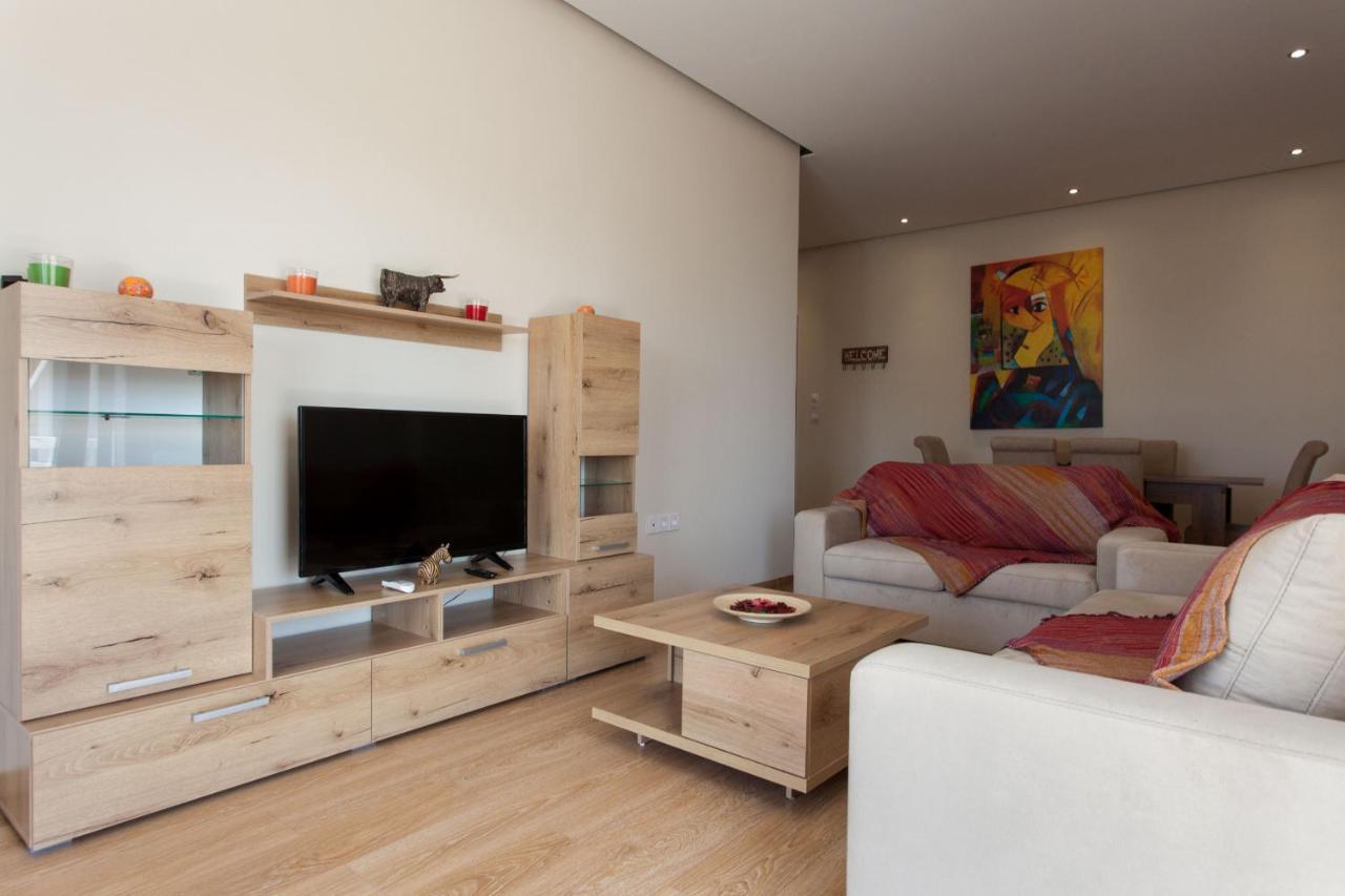 Modern Apt In Glyfada A Breath Away From The Sea - The View 雅典 外观 照片