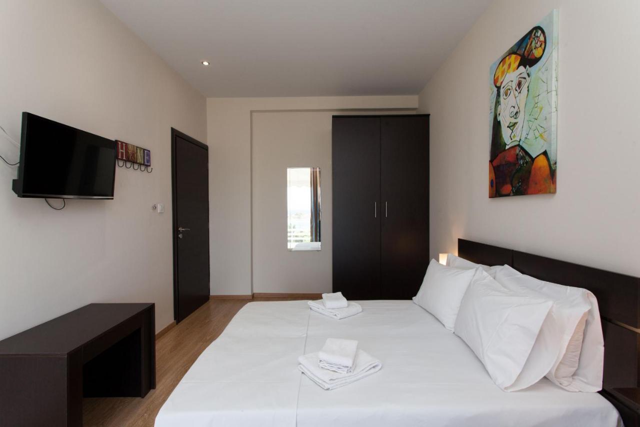 Modern Apt In Glyfada A Breath Away From The Sea - The View 雅典 外观 照片