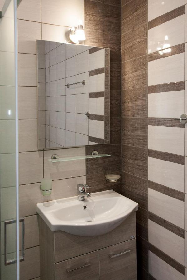 Modern Apt In Glyfada A Breath Away From The Sea - The View 雅典 外观 照片