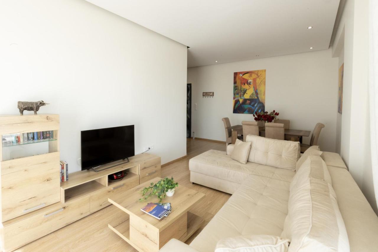 Modern Apt In Glyfada A Breath Away From The Sea - The View 雅典 外观 照片