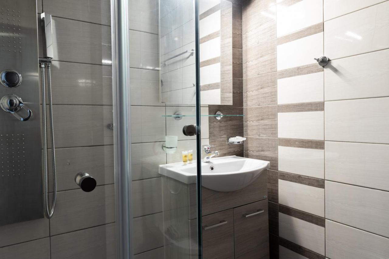 Modern Apt In Glyfada A Breath Away From The Sea - The View 雅典 外观 照片