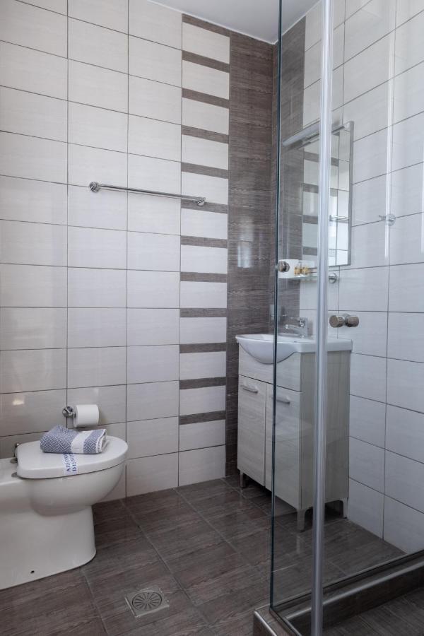 Modern Apt In Glyfada A Breath Away From The Sea - The View 雅典 外观 照片