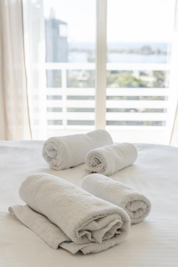 Modern Apt In Glyfada A Breath Away From The Sea - The View 雅典 外观 照片